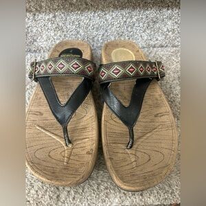 Skechers Tone Ups platform thong sandals. Buckle. Size 7. Embroidered straps.